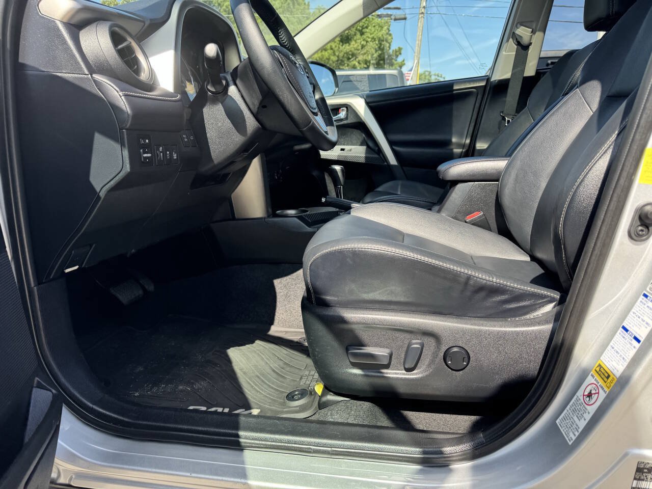 Used 2013 Toyota RAV4 Limited AWD/4WD image 16