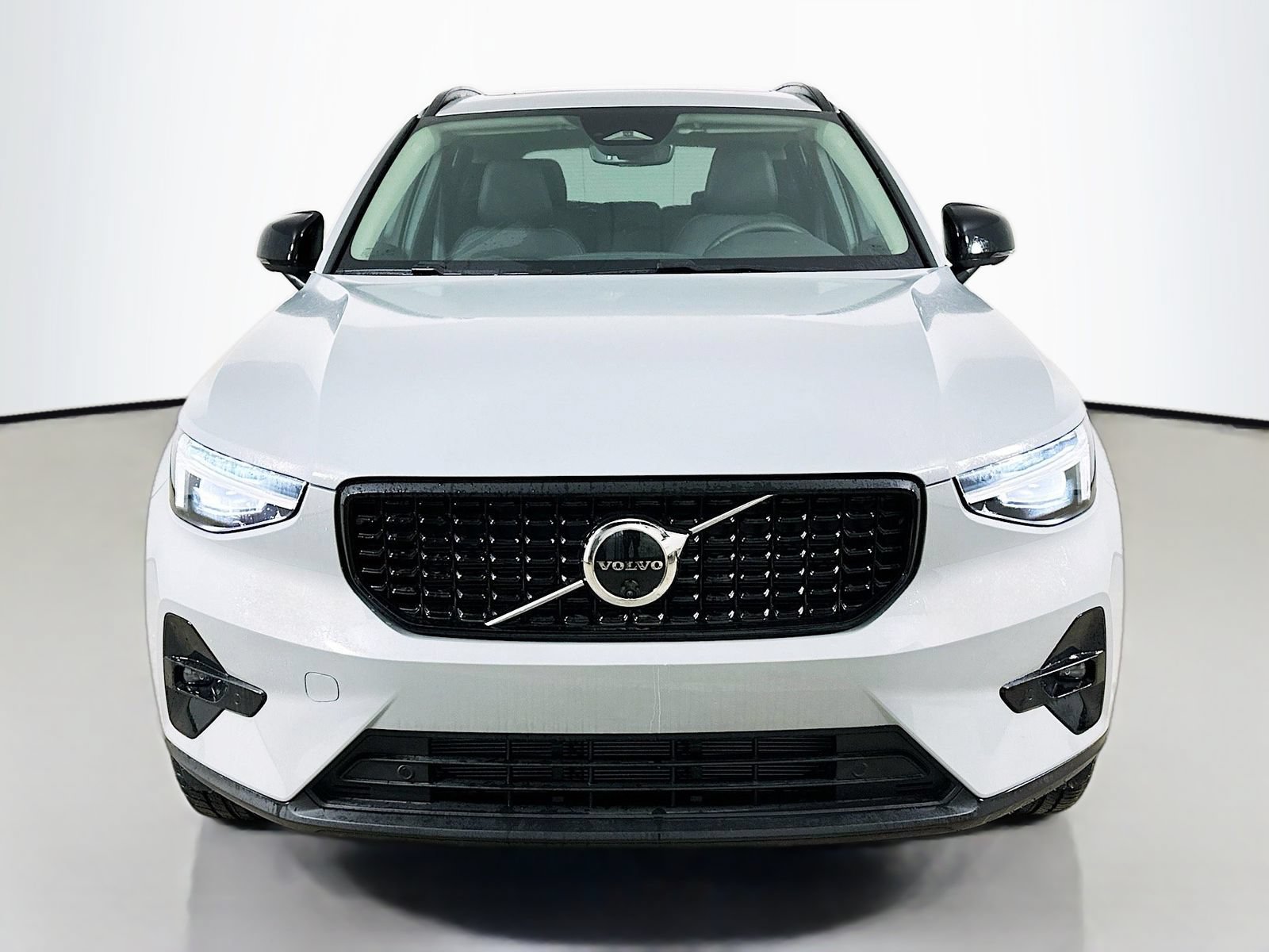 New 2026 Volvo XC40 B5 Plus w/ Protection Package Premier AWD/4WD image 2