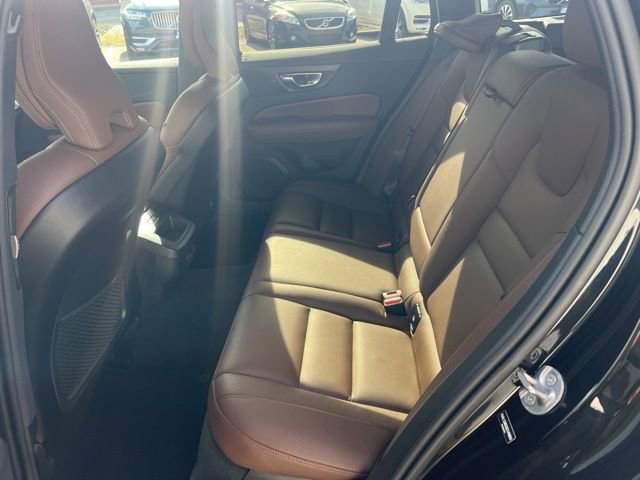 Used 2025 Volvo V60 B5 Cross Country Plus image 24