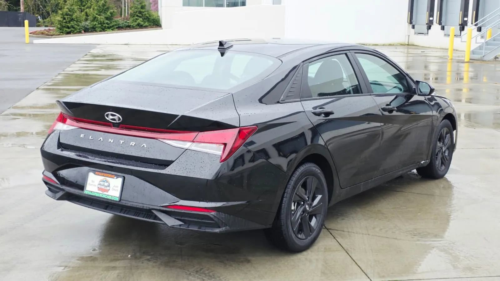 Used 2023 Hyundai Elantra SEL w/ Cargo Package image 5