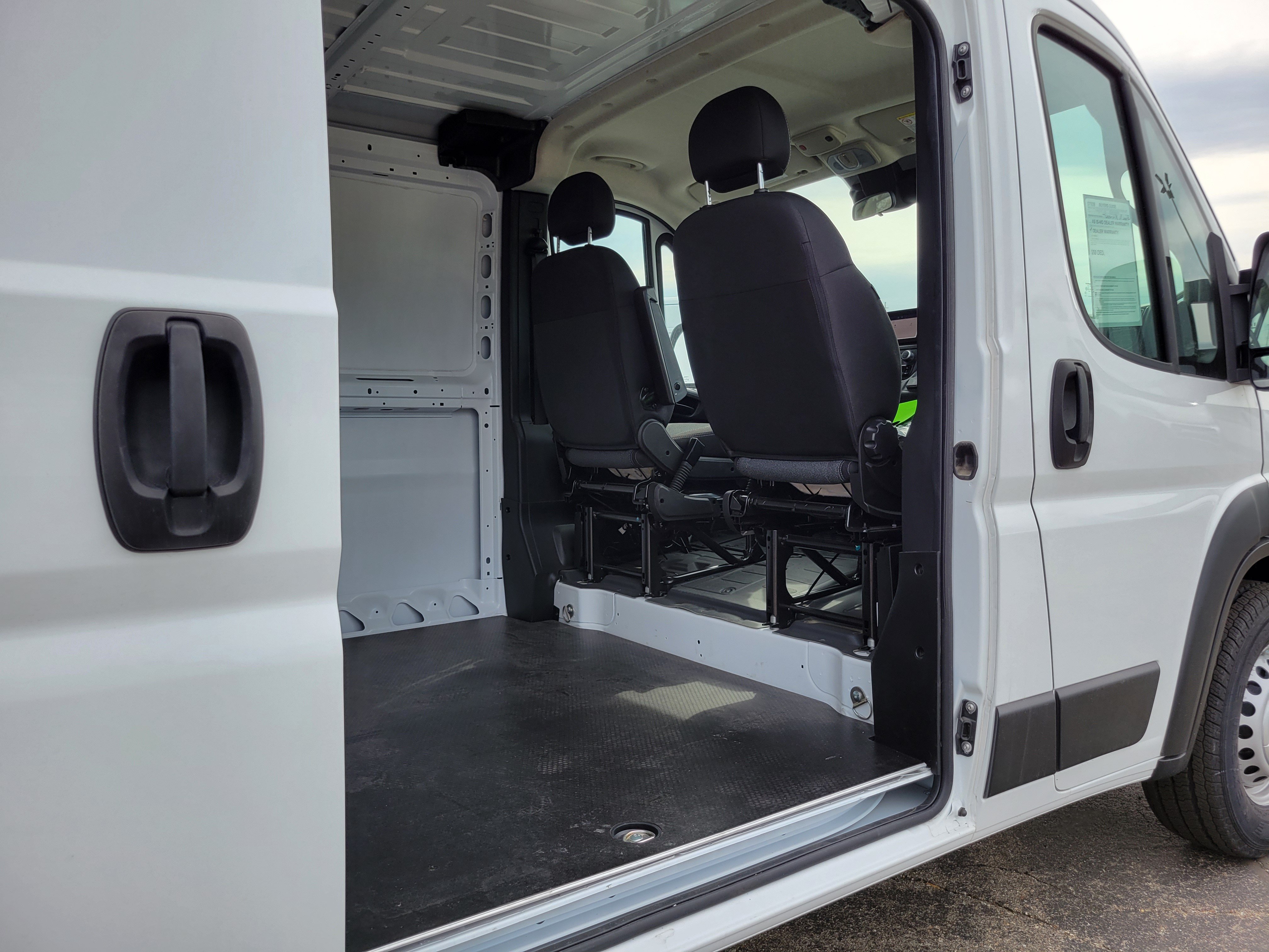 Used 2025 RAM ProMaster 1500 w/ Convenience Group FWD image 15