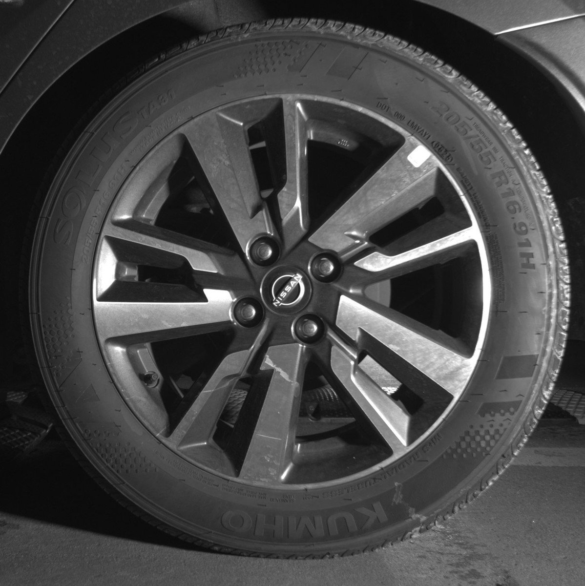 Used 2025 Nissan Versa SV image 14