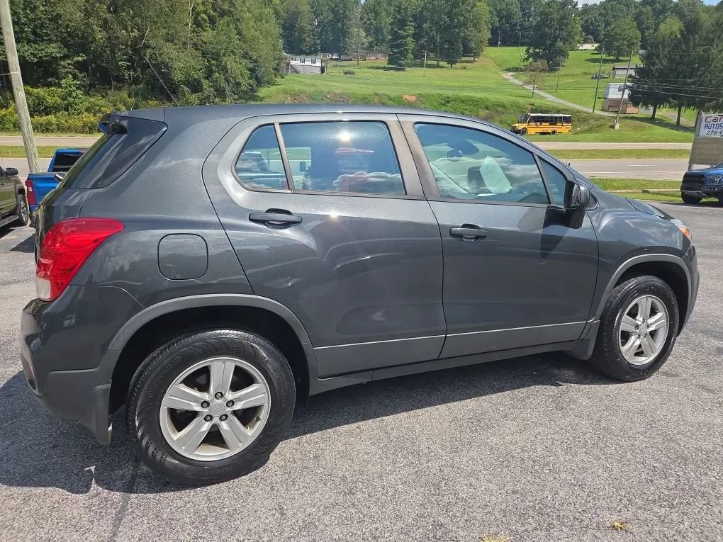 Used 2019 Chevrolet Trax LS w/ LPO, Protection Package AWD/4WD image 5