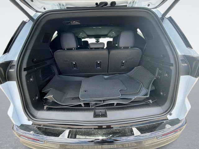 New 2026 Chevrolet Traverse High Country w/ LPO, Floor Liner Package AWD/4WD image 13