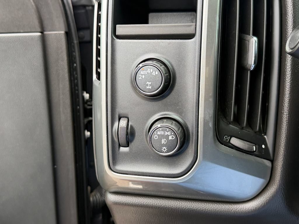 Used 2018 Chevrolet Silverado 1500 LT w/ LT Convenience Package AWD/4WD image 30