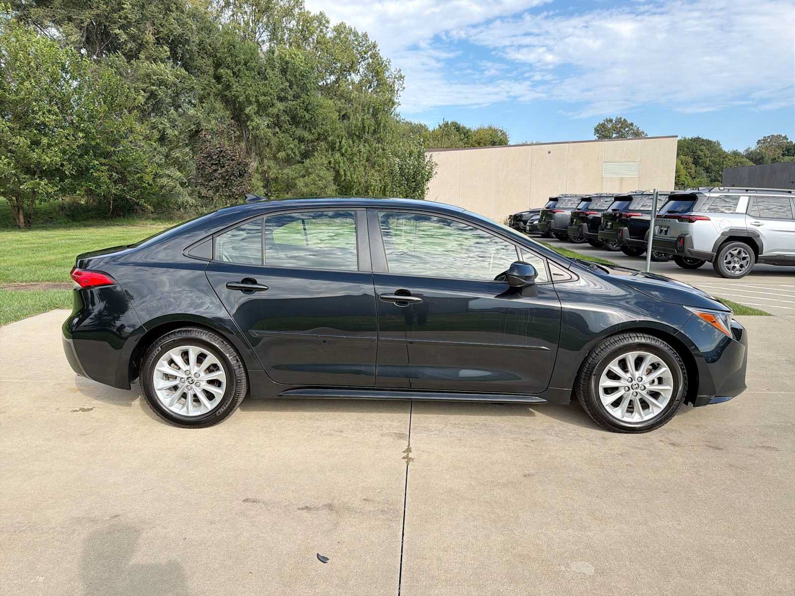 Used 2020 Toyota Corolla LE w/ LE Convenience Package FWD image 7