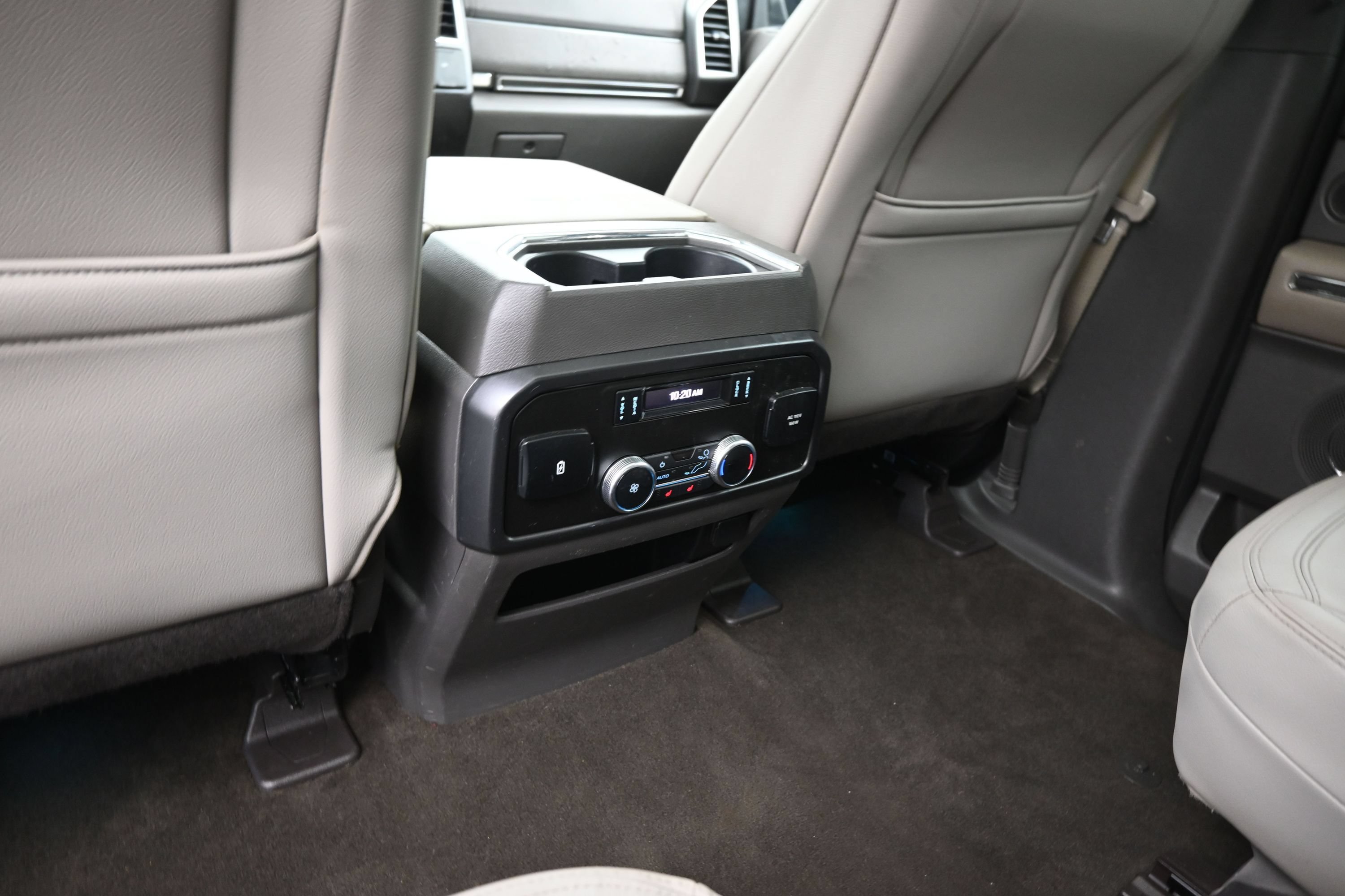 Used 2019 Ford Expedition Limited w/ Equipment Group 301A RWD image 18