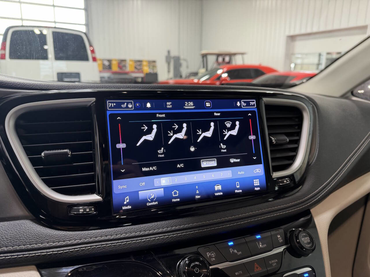 Used 2021 Chrysler Pacifica Touring-L FWD image 12
