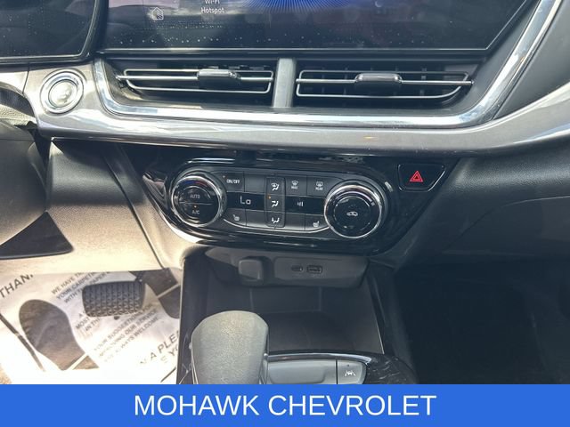 Used 2025 Chevrolet Trax ACTIV w/ Driver Confidence Package FWD image 17
