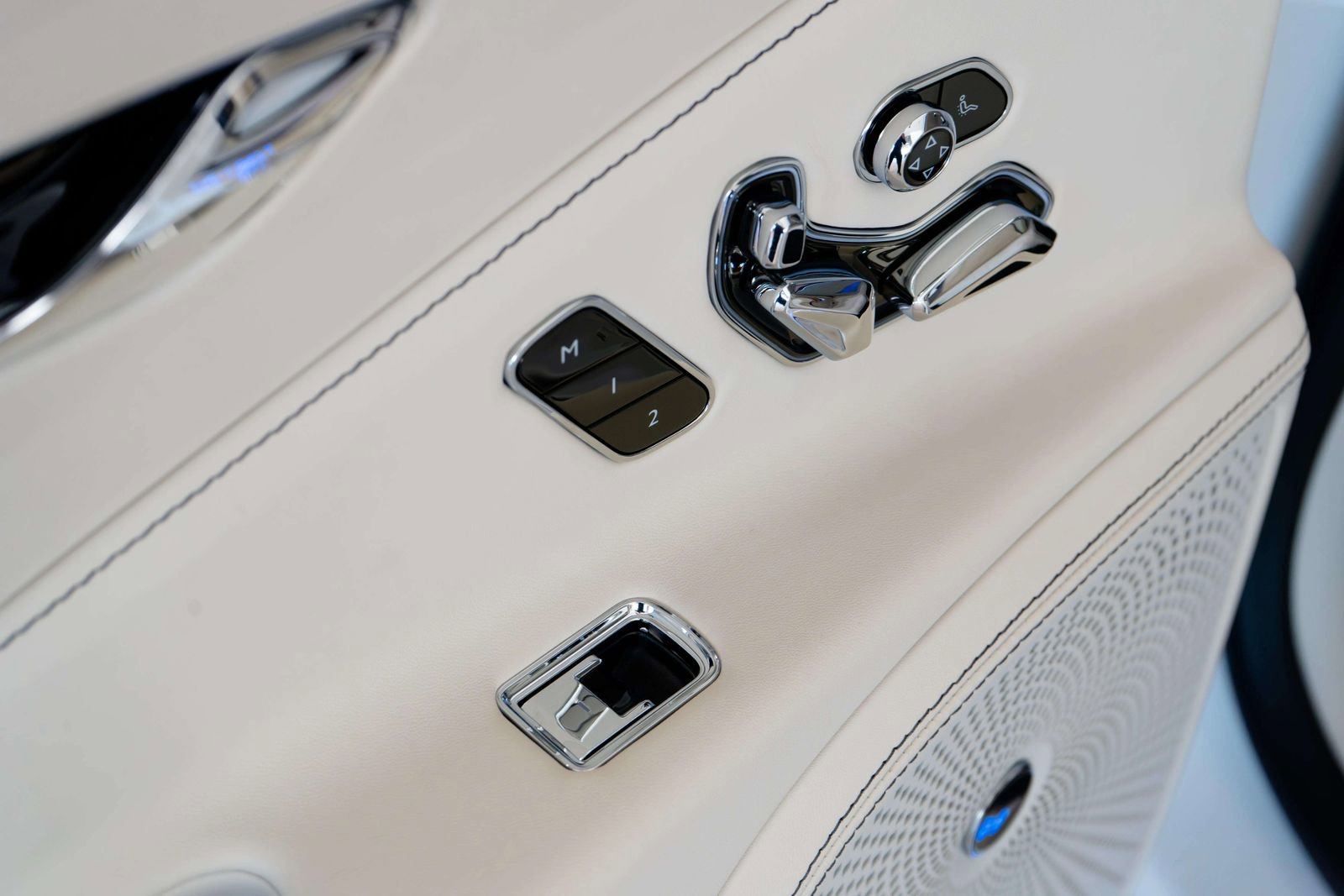Used 2023 Bentley Flying Spur Azure AWD/4WD image 54