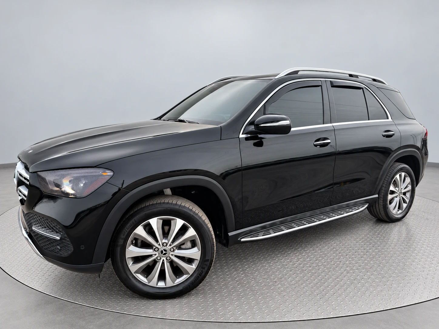 Used 2020 Mercedes-Benz GLE 350 4MATIC w/ Premium Package image 2