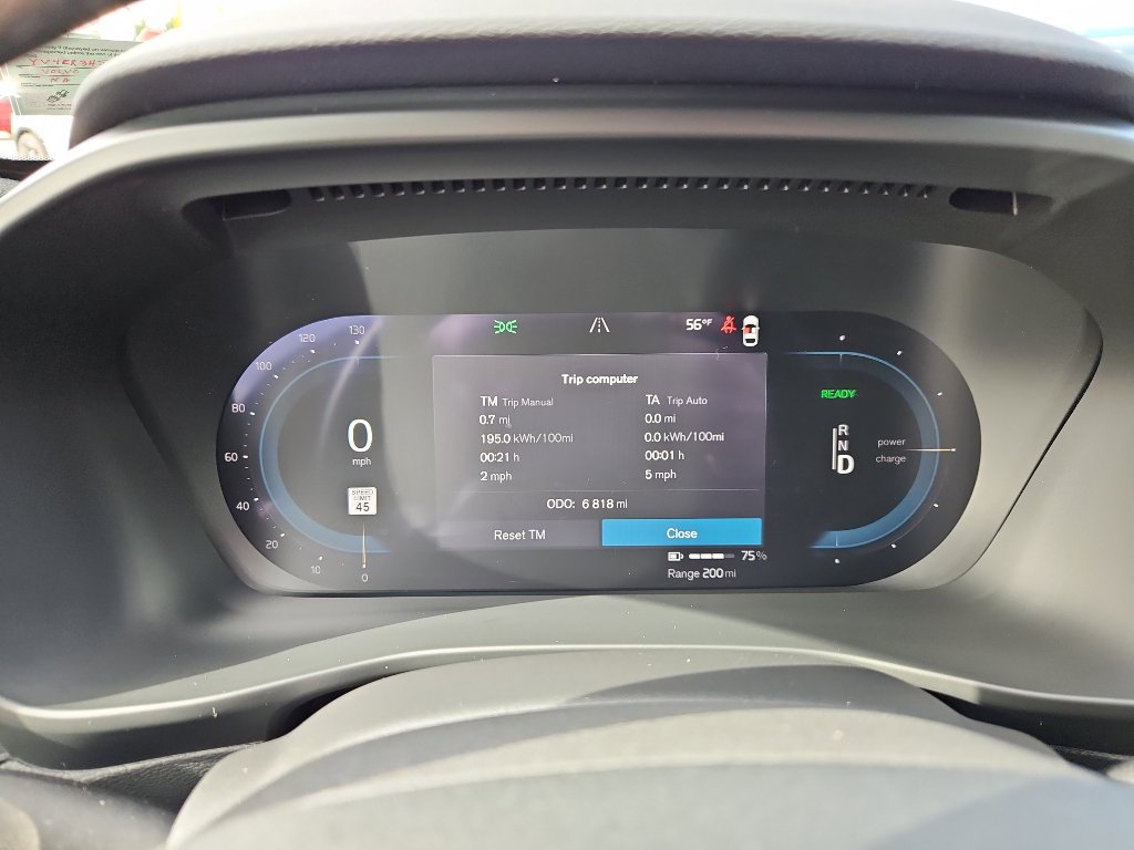 Used 2025 Volvo EX40 Core image 9