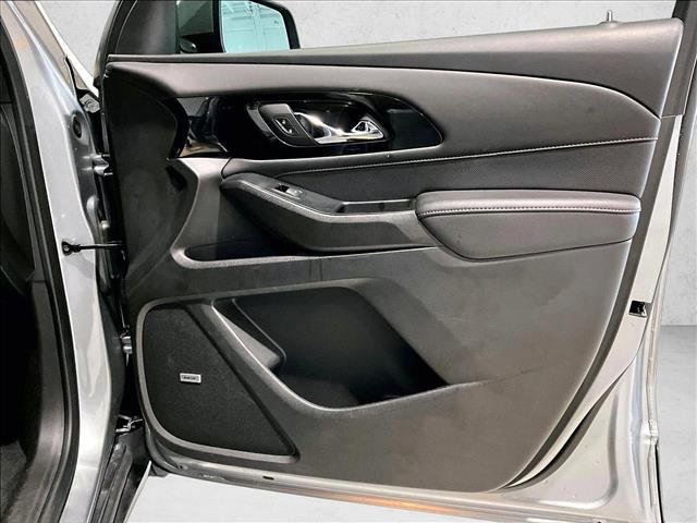 Used 2023 Chevrolet Traverse RS FWD image 19