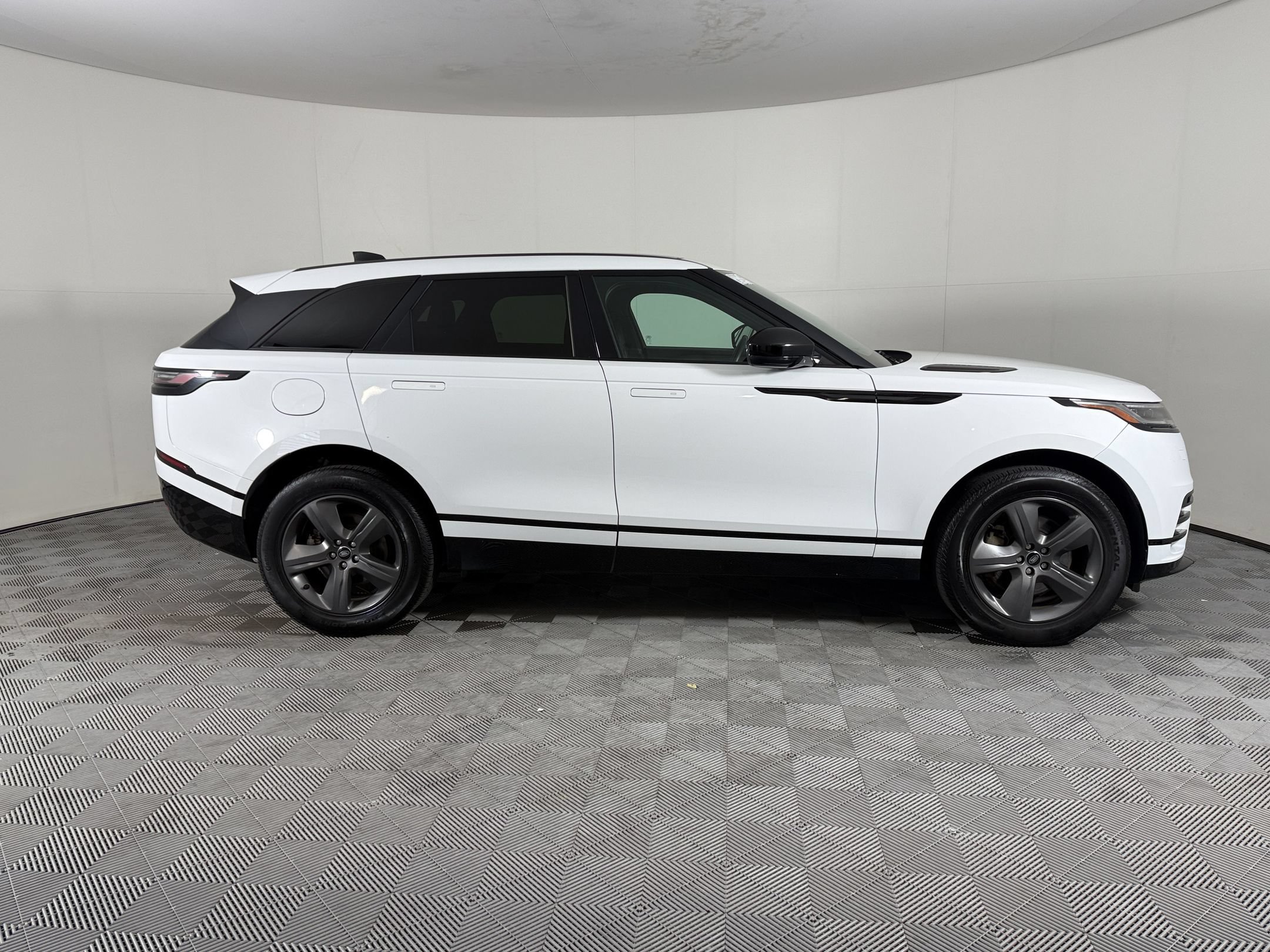 Used 2025 Land Rover Range Rover Velar Dynamic SE AWD/4WD image 8