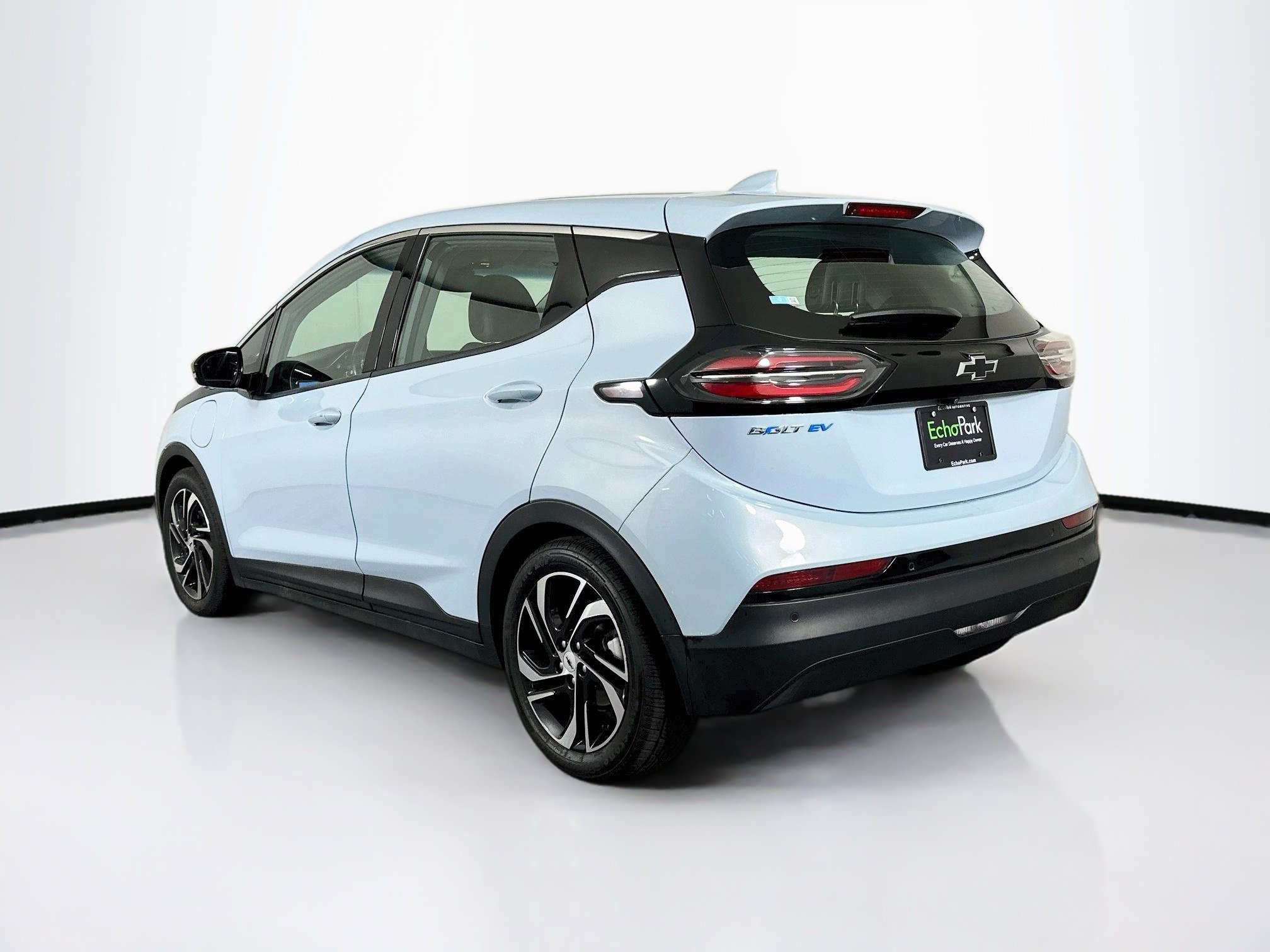 Used 2023 Chevrolet Bolt LT w/ Infotainment Package FWD image 5