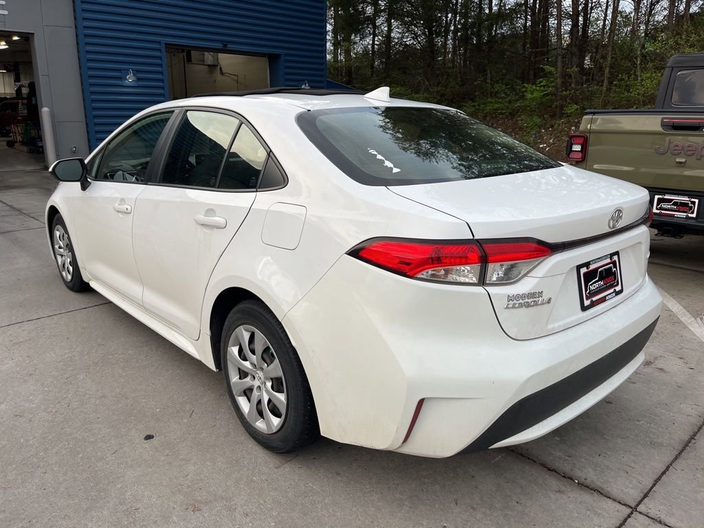Used 2021 Toyota Corolla LE image 4