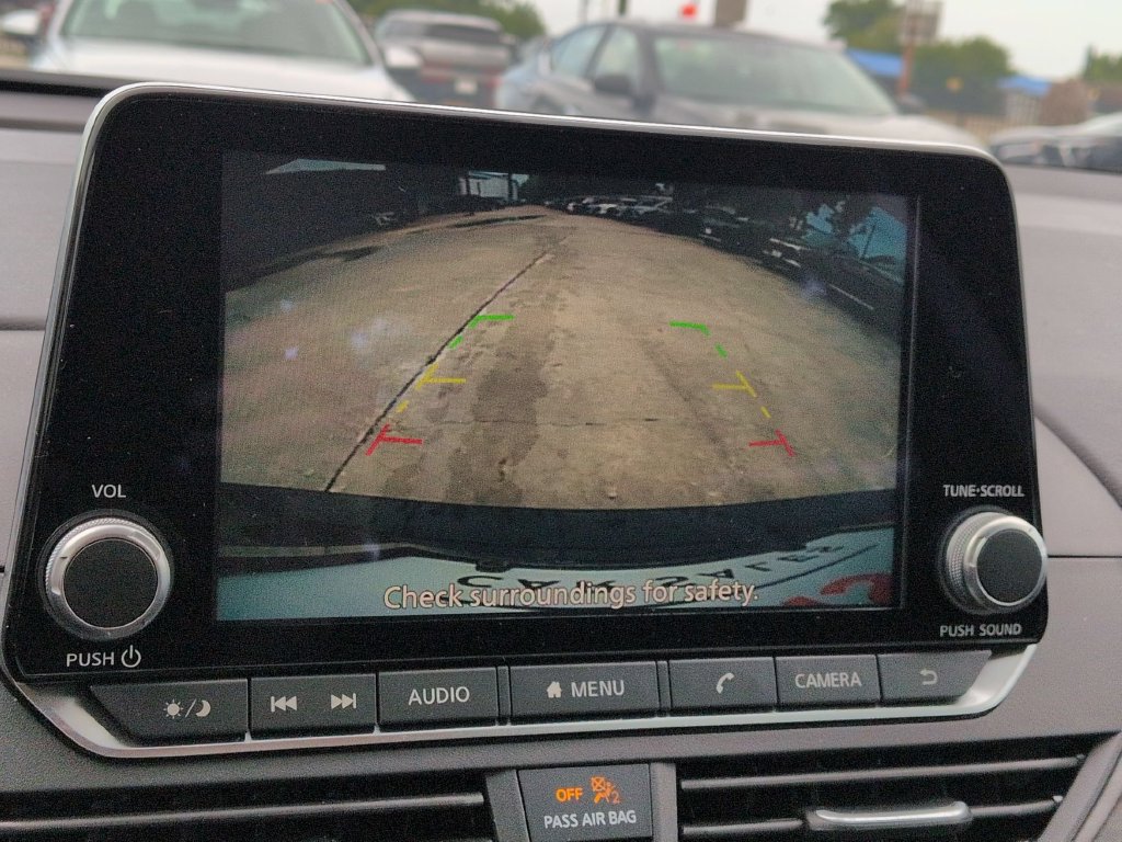 Used 2025 Nissan Altima 2.5 SV FWD image 17
