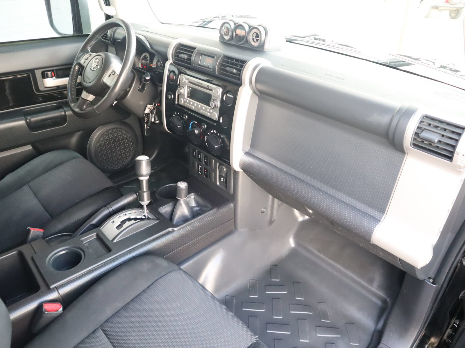 Used 2011 Toyota FJ Cruiser 4WD w/ Upgrade Pkg image 45