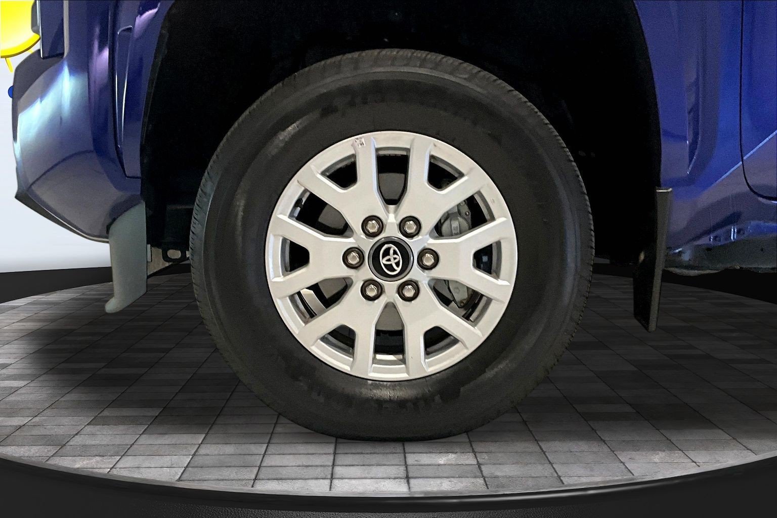 Used 2024 Toyota Tacoma SR5 AWD/4WD image 34