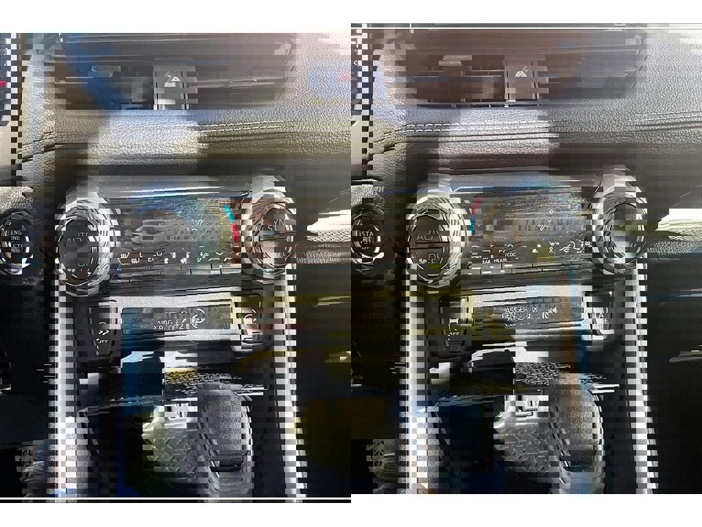 Used 2021 Toyota RAV4 XLE w/ Convenience Package image 25