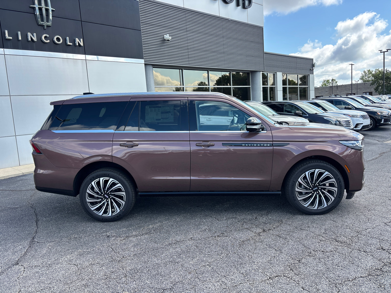 New 2027 Lincoln Navigator Black Label AWD/4WD image 8