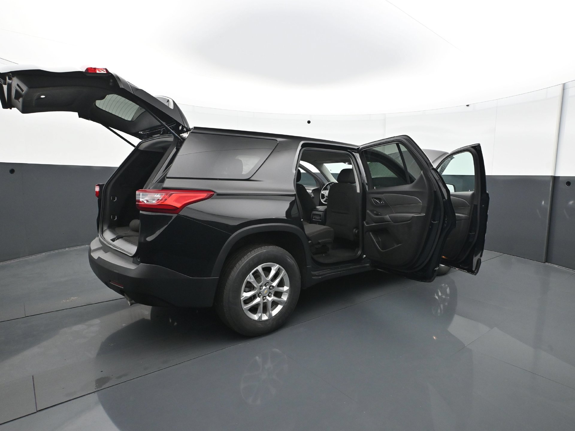 Used 2021 Chevrolet Traverse LS AWD/4WD image 33