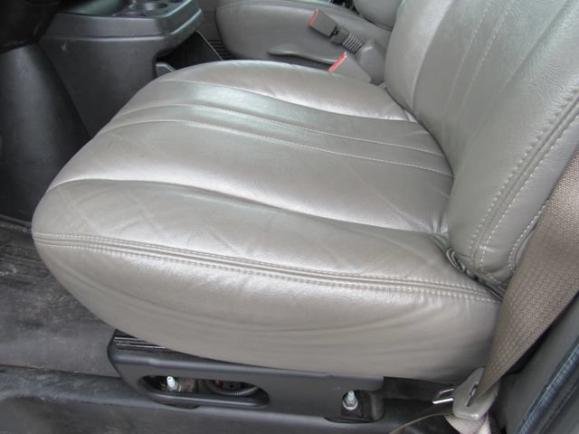 Used 2021 Chevrolet Express 3500 w/ Power Convenience Package RWD image 16