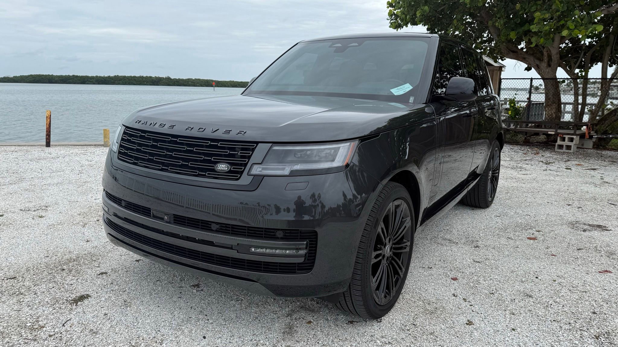 Used 2025 Land Rover Range Rover SE AWD/4WD image 7