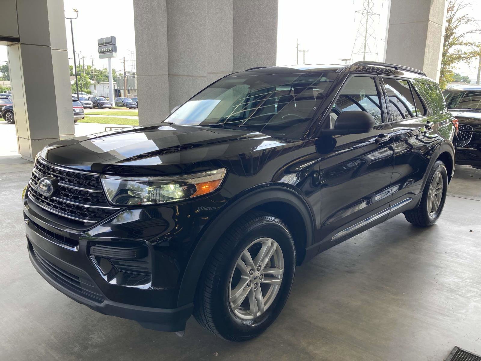 Used 2022 Ford Explorer XLT RWD image 8