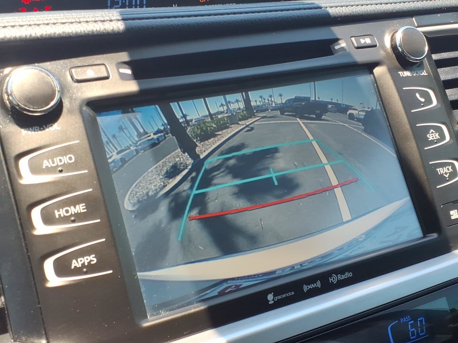 Used 2018 Toyota Highlander XLE AWD/4WD image 17
