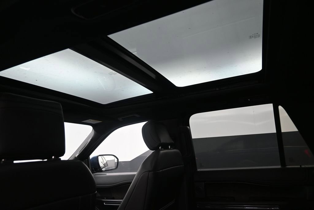 Used 2018 Ford Expedition Limited w/ Equipment Group 301A RWD image 2