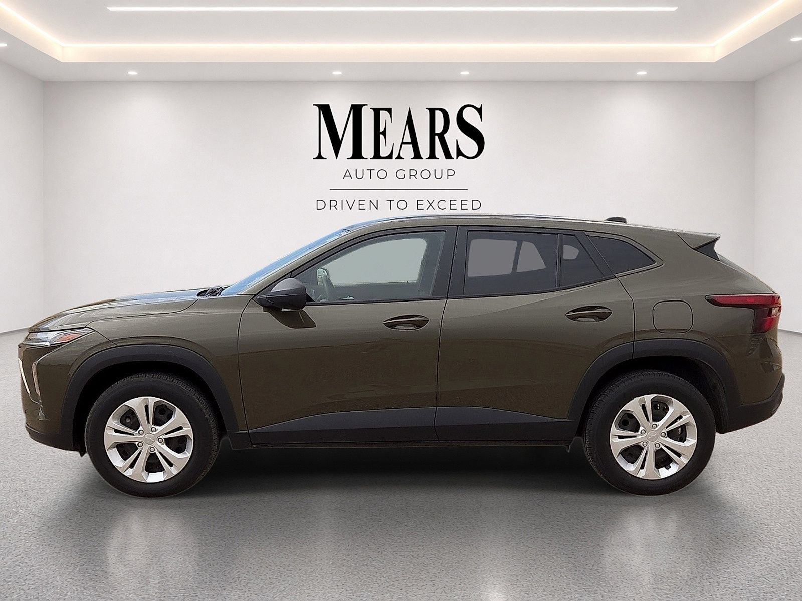Used 2024 Chevrolet Trax LS FWD image 2