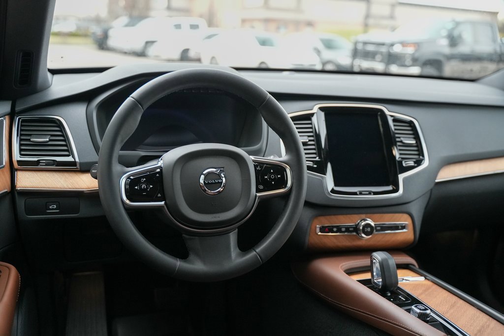 Used 2024 Volvo XC90 B6 Plus w/ Protection Package image 23