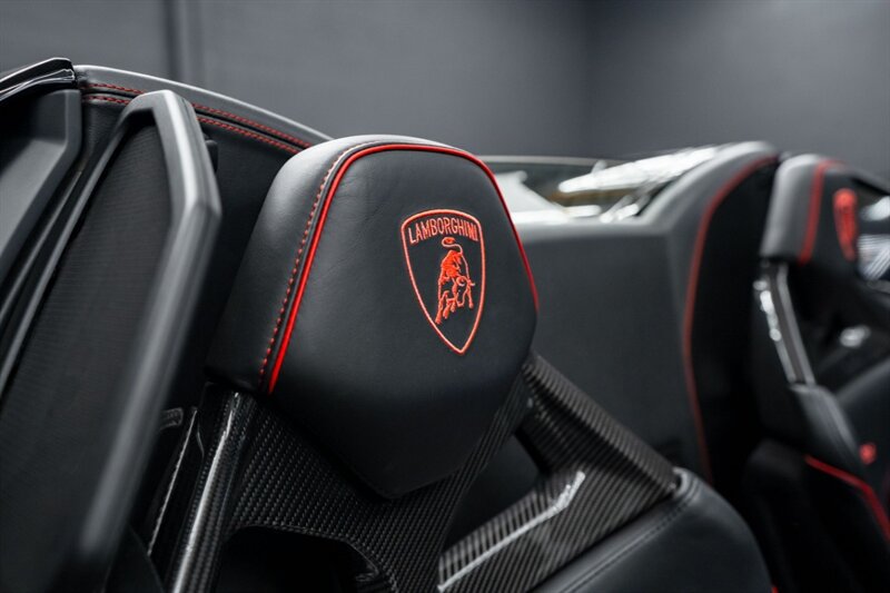 Used 2021 Lamborghini Huracan EVO RWD image 35