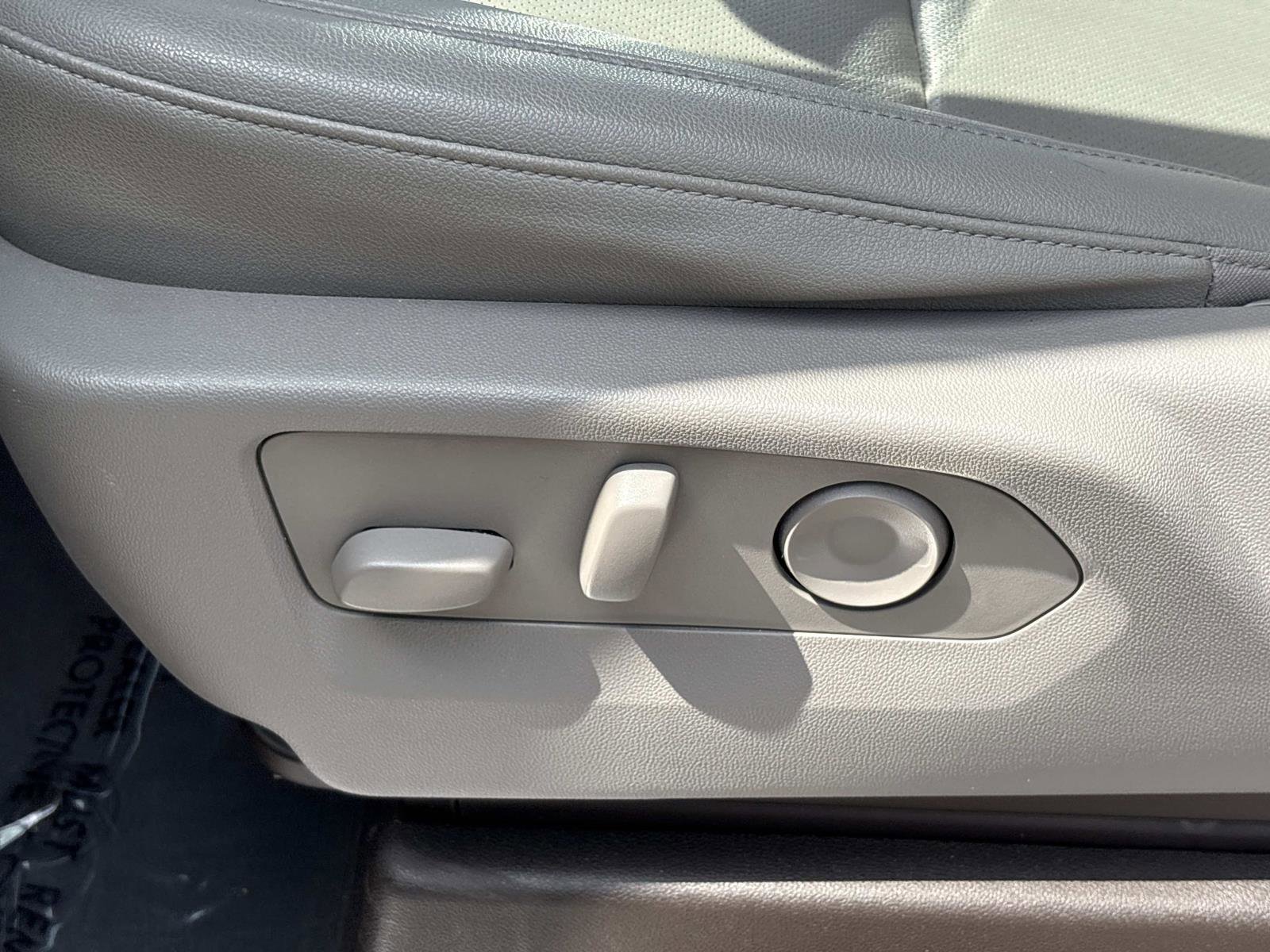 Certified 2023 GMC Sierra 1500 SLT w/ SLT Convenience Package image 18