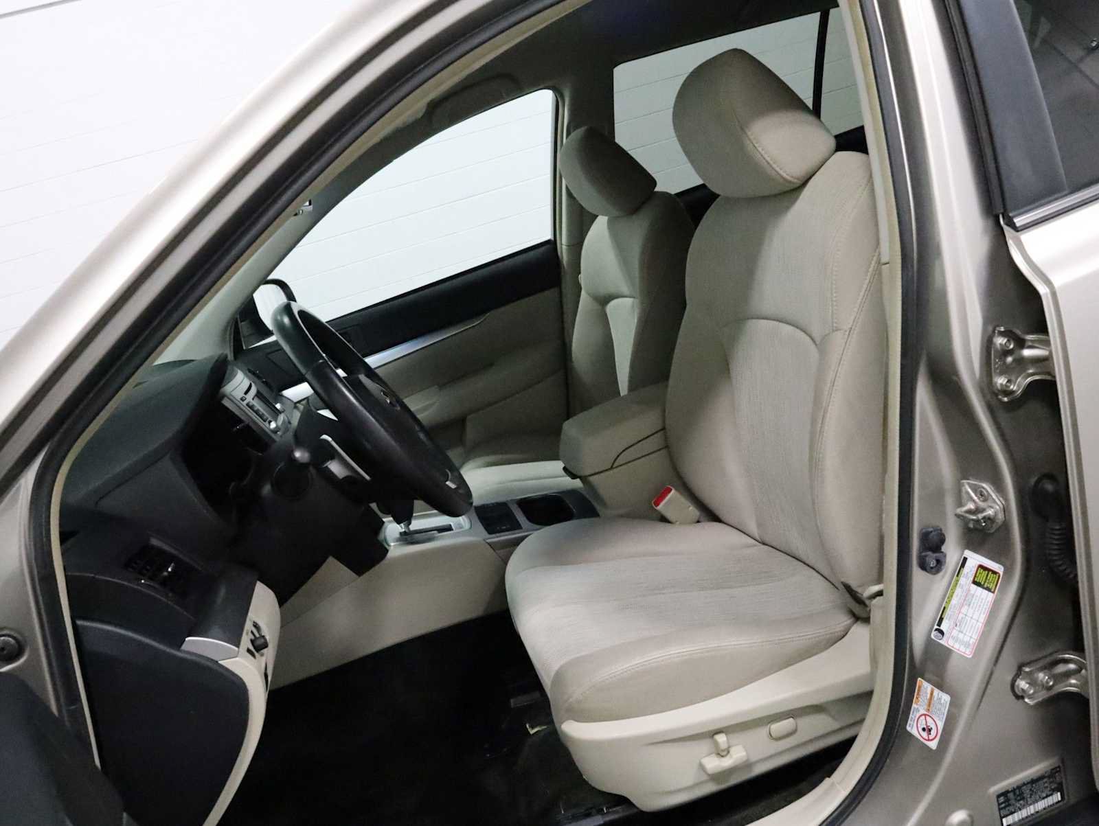 Used 2014 Subaru Outback 2.5i Premium AWD/4WD image 5
