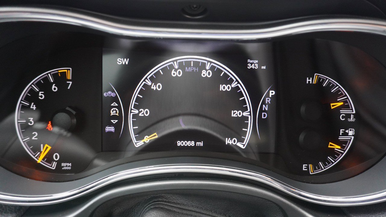 Used 2019 Jeep Grand Cherokee Altitude image 15