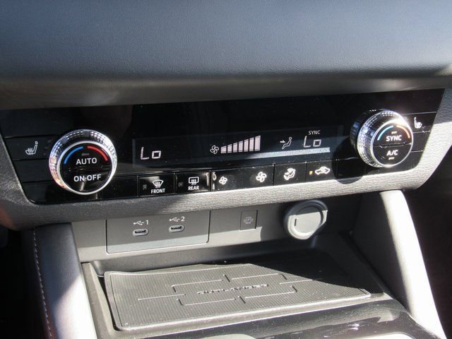 New 2025 Mitsubishi Outlander SE image 19