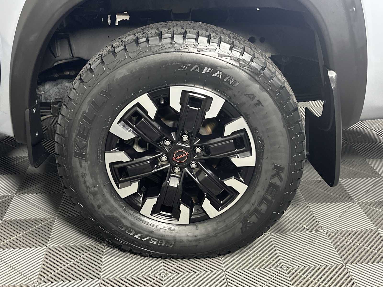 Used 2024 Nissan Frontier PRO-4X AWD/4WD image 26