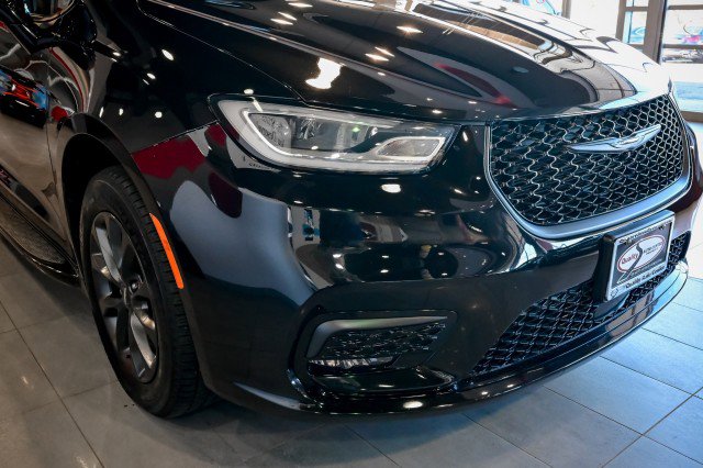 Used 2021 Chrysler Pacifica Touring-L w/ S Appearance Package image 10