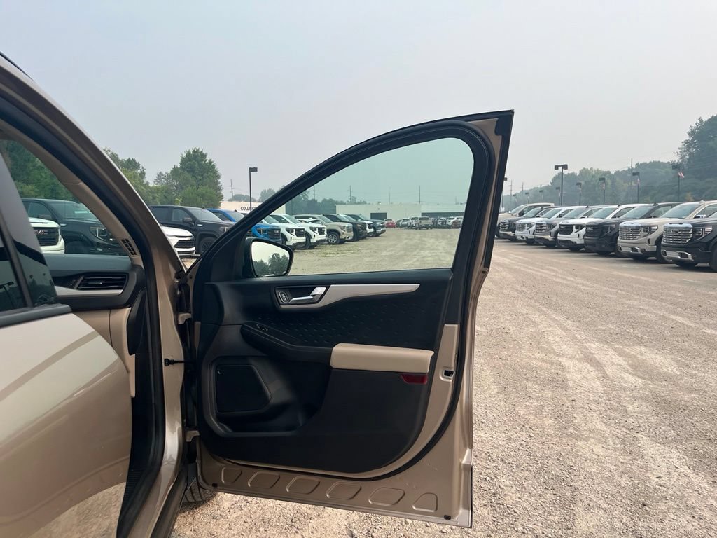 Used 2020 Ford Escape SEL AWD/4WD image 35