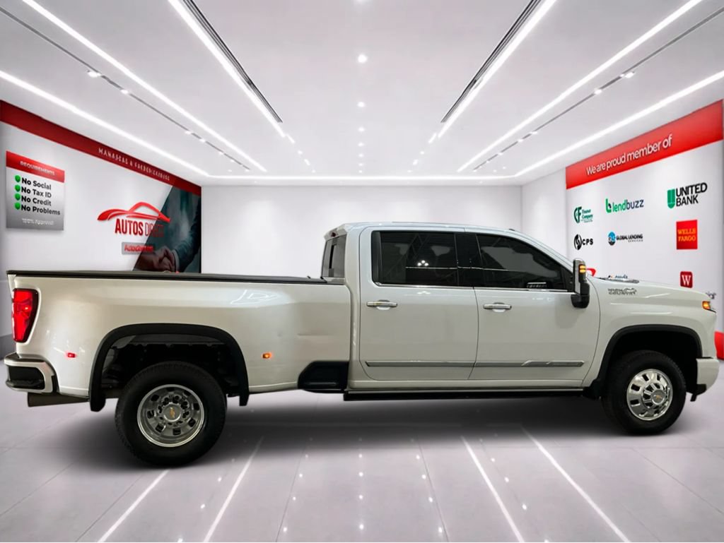 Used 2024 Chevrolet Silverado 3500 High Country w/ High Country Premium Package AWD/4WD image 9