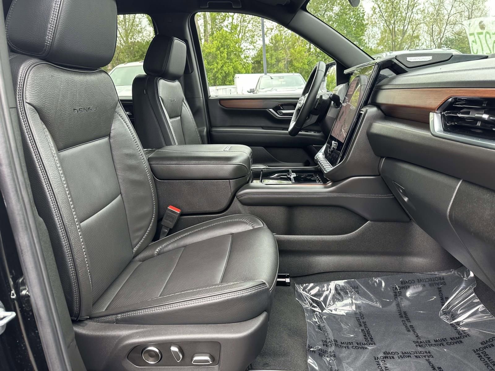 Used 2025 GMC Yukon Denali AWD/4WD image 26