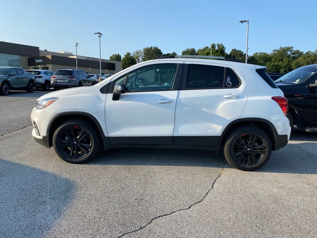 Used 2021 Chevrolet Trax LT w/ Redline Edition AWD/4WD image 4
