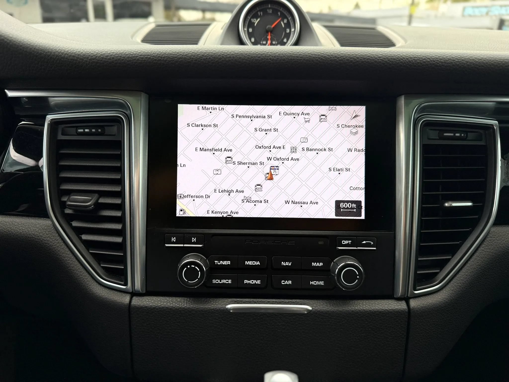Used 2018 Porsche Macan Sport Edition AWD/4WD image 34