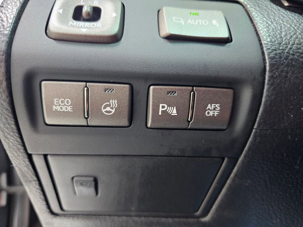 Used 2011 Lexus LS 460 L w/ Luxury Pkg image 35