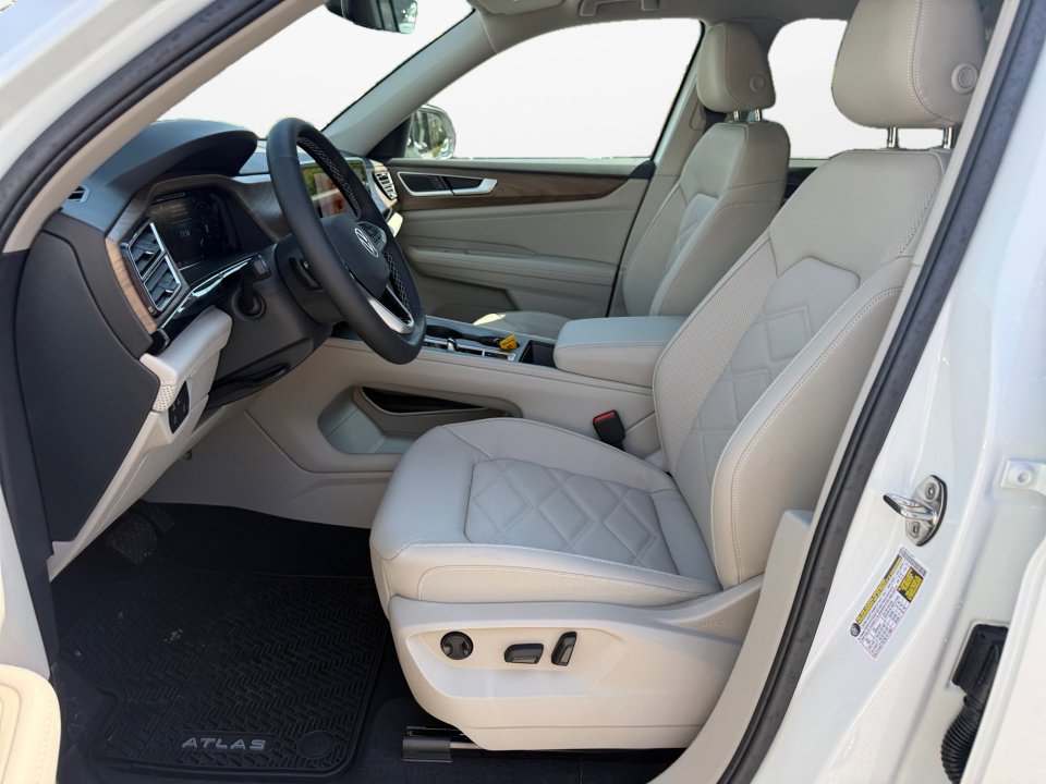 New 2026 Volkswagen Atlas SE image 9