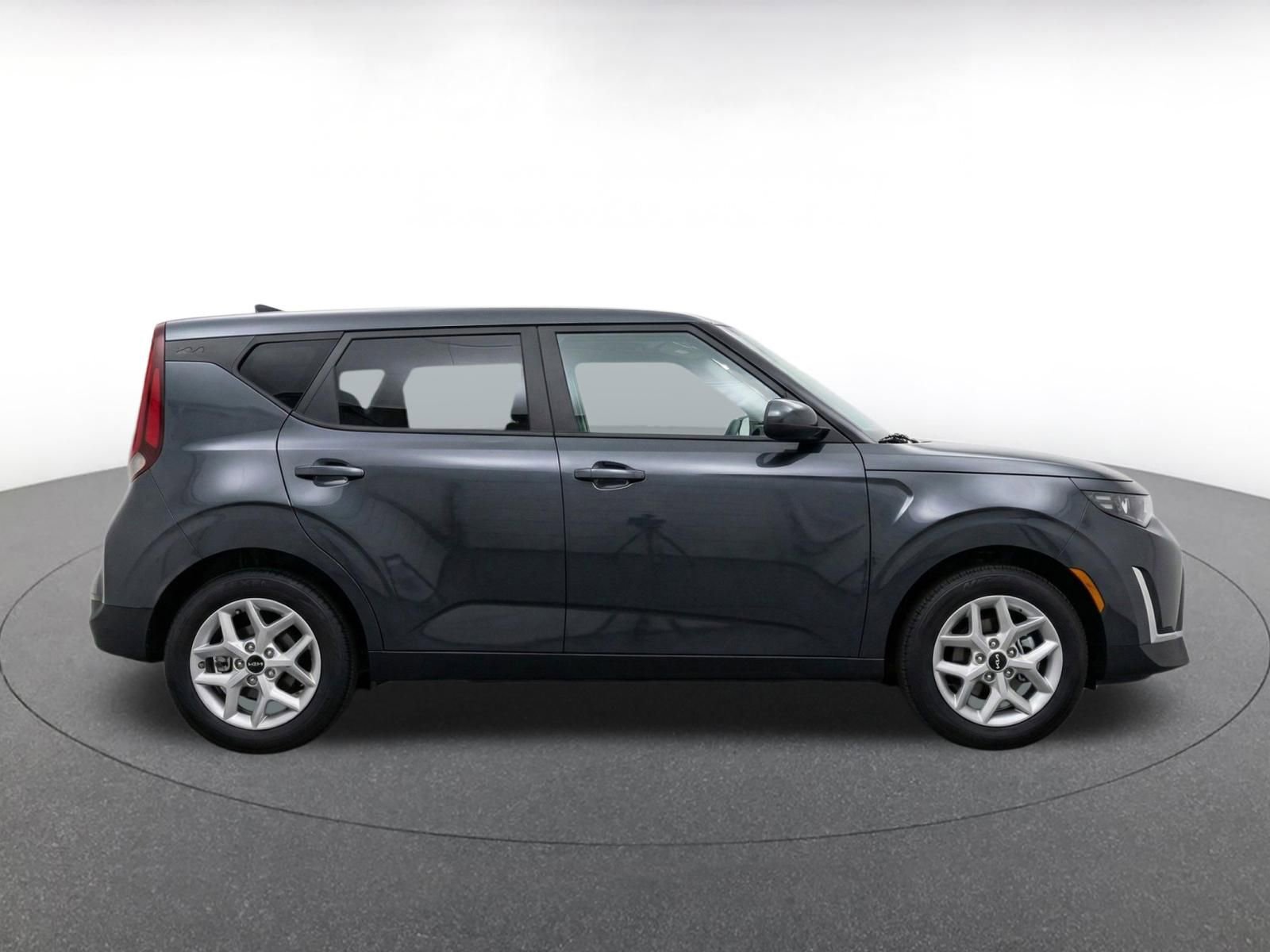 Used 2025 Kia Soul LX w/ LX Technology Package FWD image 10