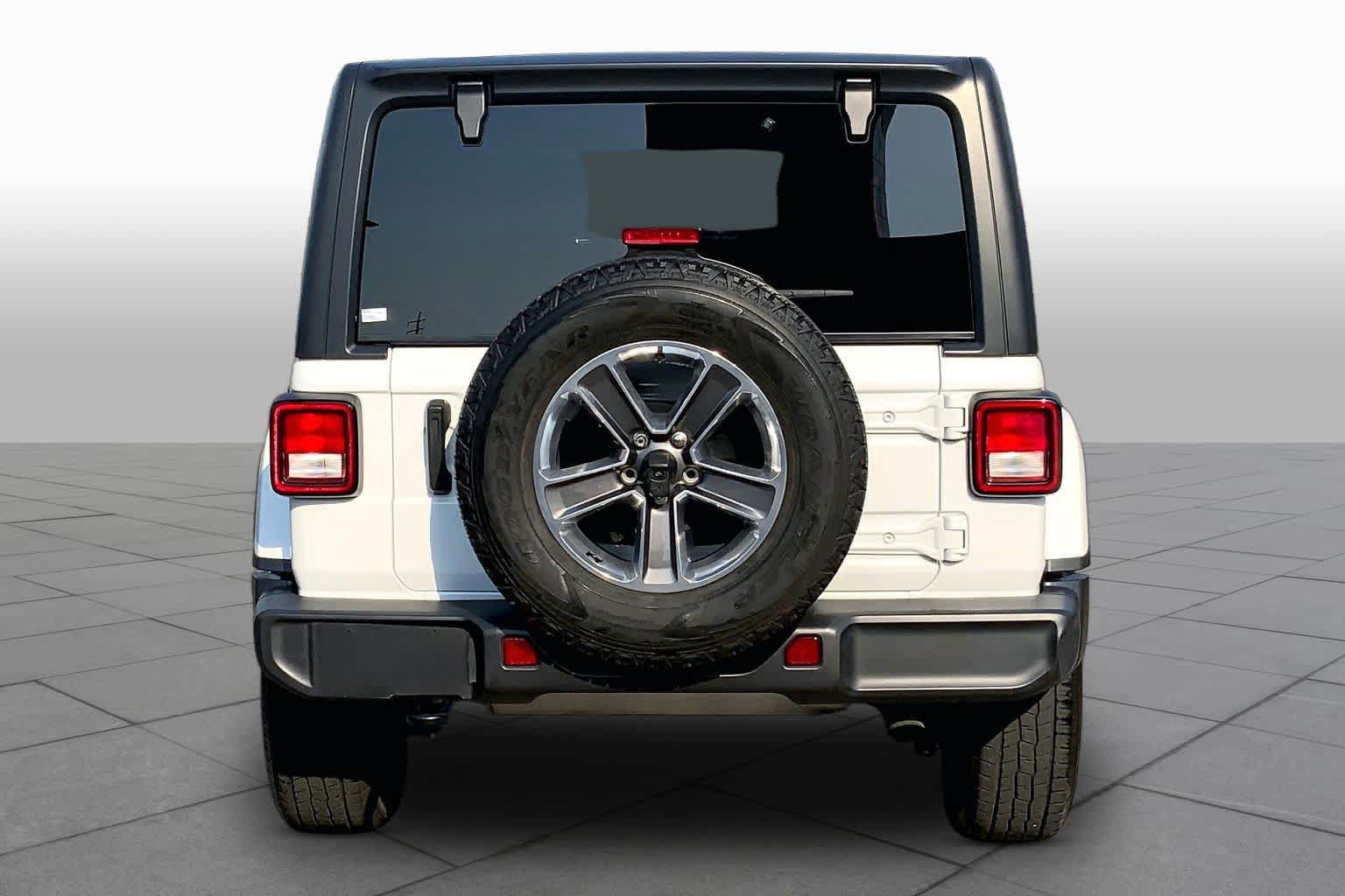 Used 2021 Jeep Wrangler Unlimited Sahara AWD/4WD image 5