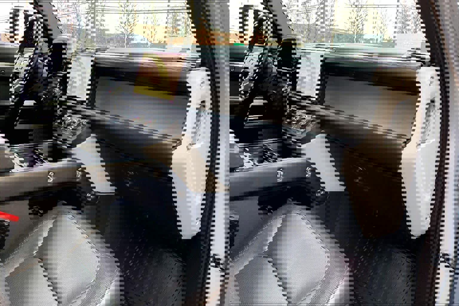 Certified 2023 Land Rover Defender 130 X-Dynamic SE image 32